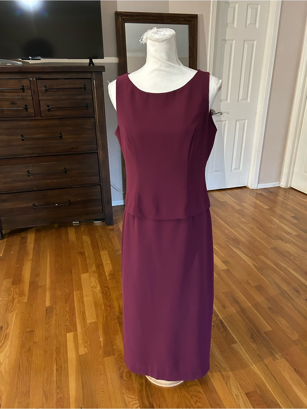 Jessica Howard 2 Piece Burgundy Sleeveless Career Long Dress in Women’s Sz 8